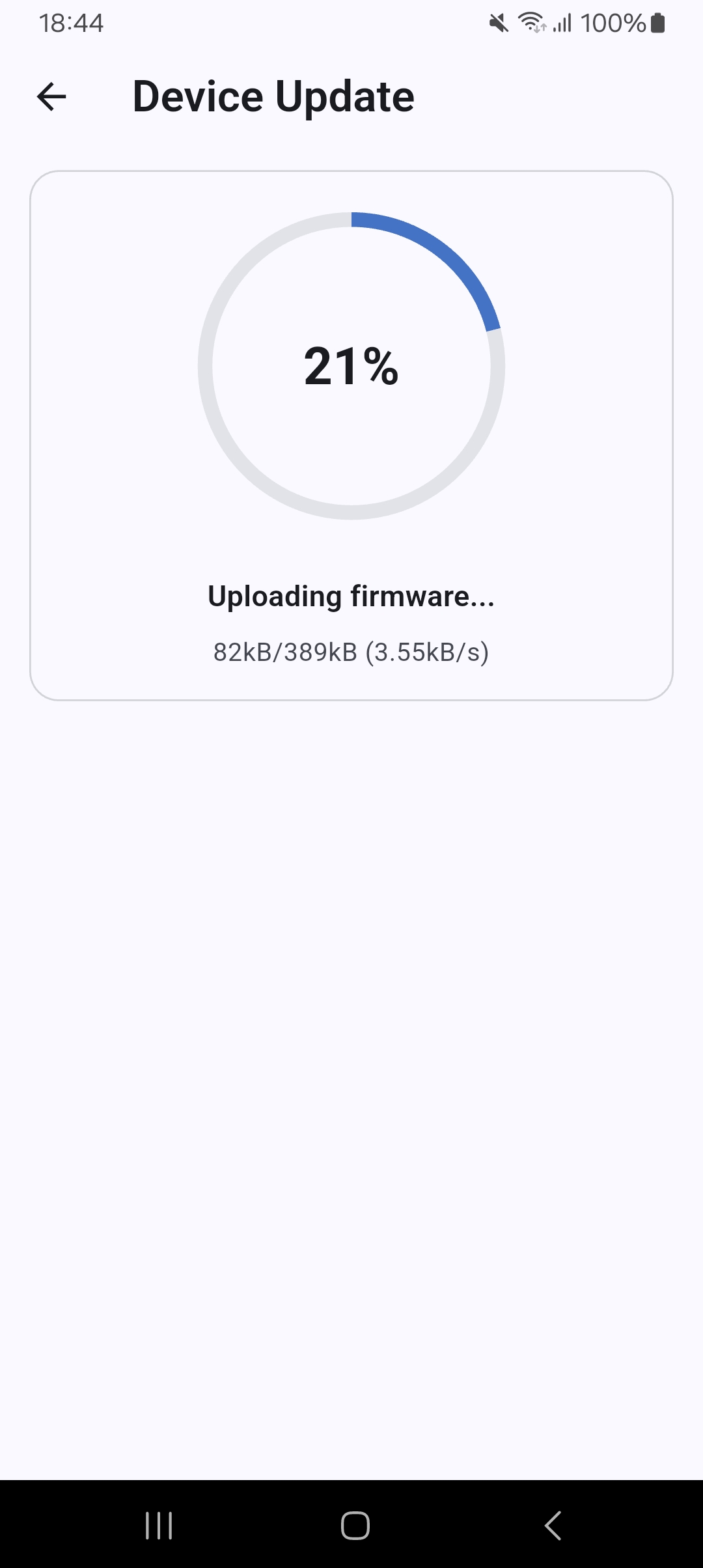 Schermata di aggiornamento firmware con l'avanzamento del caricamento al 21%